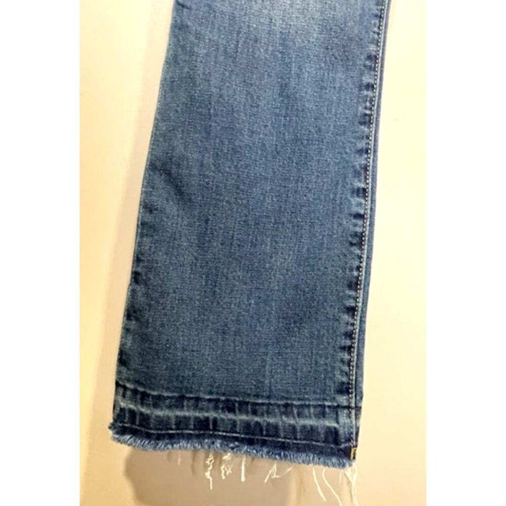 CAbi Women's Medium Wash Kick it Crop Straight leg Raw Hem Sz 6 - Picture 8 of 8